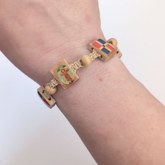 NWOT Cream Wood Beaded Catholic‎ Cross Adjustable Slider Bracelet - Picture 1 of 7